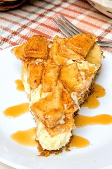 apple cheesecake slice